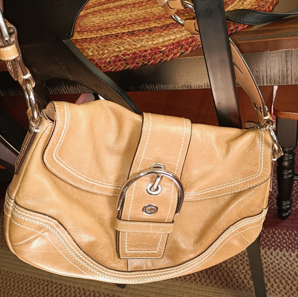 Tan/Brown Leather Coach handbag